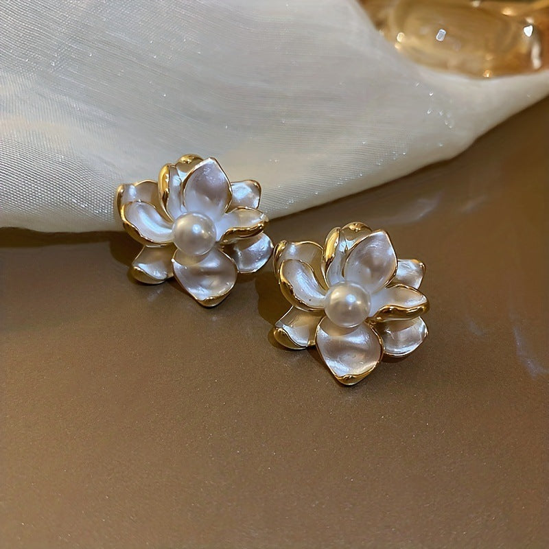 Women's Fashion Personality Pearl Fresh Flower Earrings