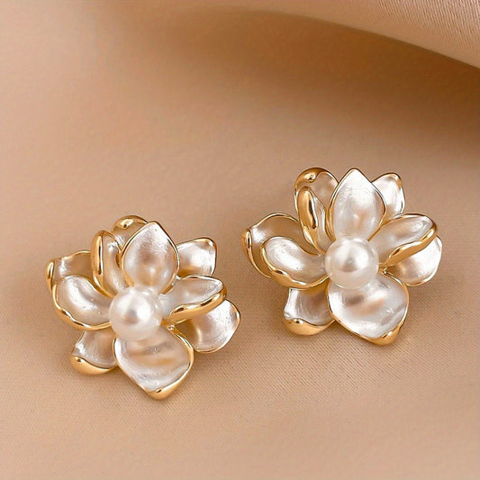 Women's Fashion Personality Pearl Fresh Flower Earrings